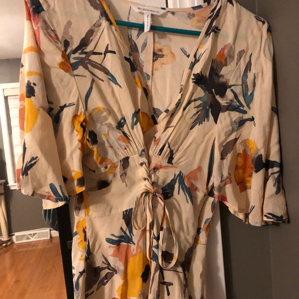 BCBG flower print vNeck blouse with fluttery sleeves